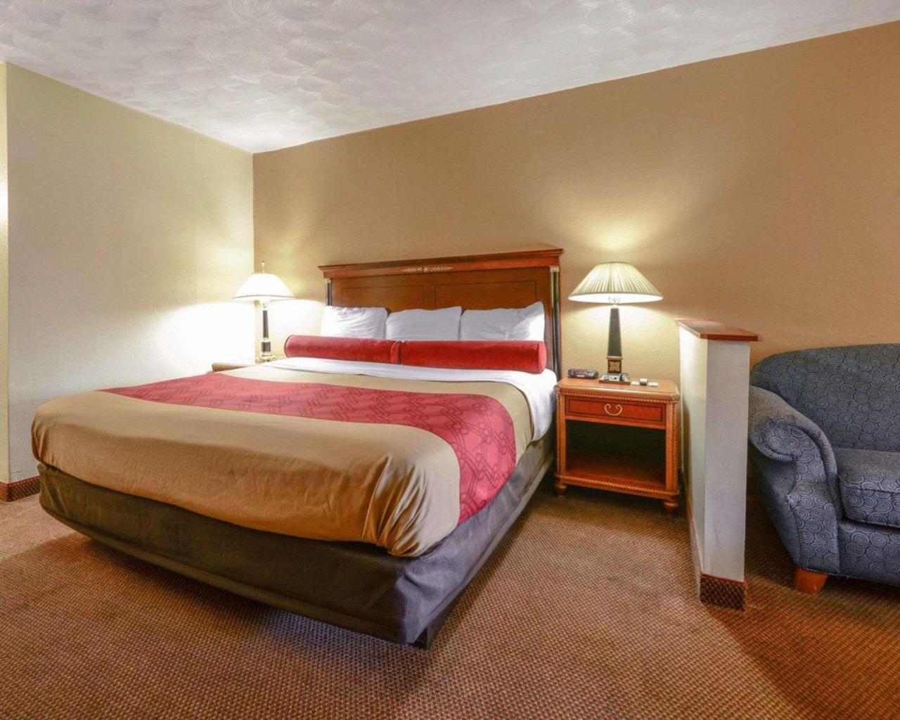 Econo Lodge Inn & Suites Carbondale Exterior photo