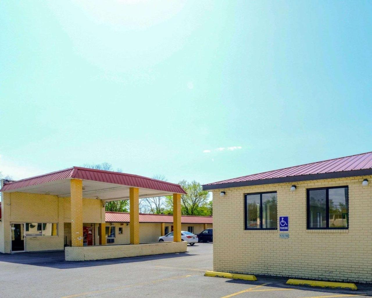 Econo Lodge Inn & Suites Carbondale Exterior photo